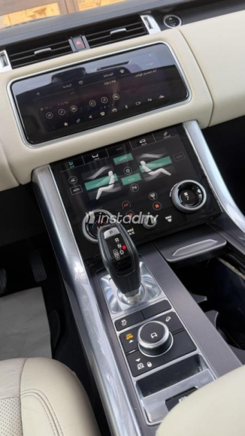 Land Rover Range Rover Sport 2022 Black Automatic Used for Sale in Sheikh Zayed City - 5