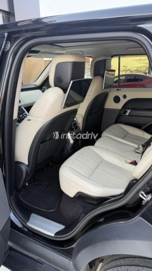 Land Rover Range Rover Sport 2022 Black Automatic Used for Sale in Sheikh Zayed City - 7