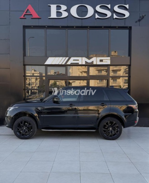 Land Rover Range Rover Sport 2022 Black Automatic Used for Sale in Sheikh Zayed City - 9