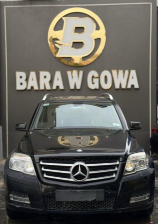 مرسيدس GLK 300 2010 أسود أوتوماتيك مستعملة للبيع في مدينة الشيخ زايد