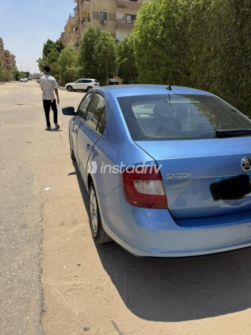 سكودا رابيد 2019 أزرق أوتوماتيك مستعملة للبيع في 6 أكتوبر - 3