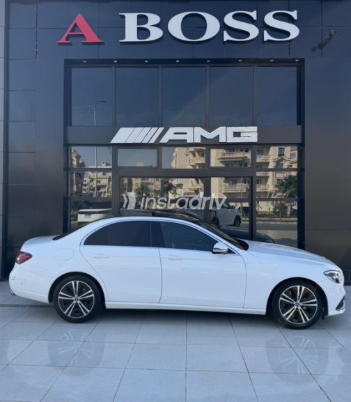 Mercedes E 200 2021 White Automatic Used for Sale in Sheikh Zayed City - 4