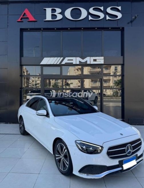 Mercedes E 200 2021 White Automatic Used for Sale in Sheikh Zayed City - 5
