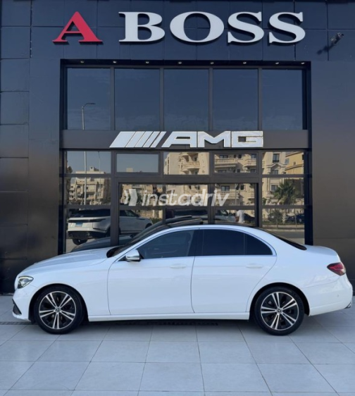 Mercedes E 200 2021 White Automatic Used for Sale in Sheikh Zayed City - 6