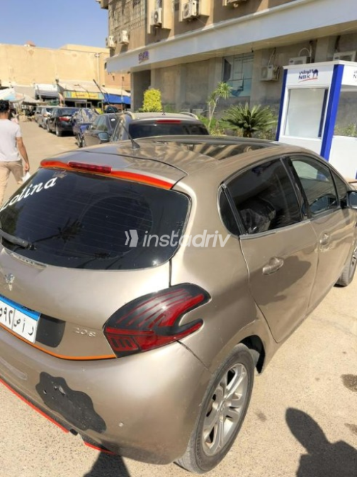 بيجو 208 2014 ذهبي أوتوماتيك مستعملة للبيع في العاشر من رمضان - 10