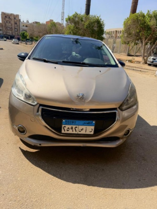 بيجو 208 2014 ذهبي أوتوماتيك مستعملة للبيع في العاشر من رمضان