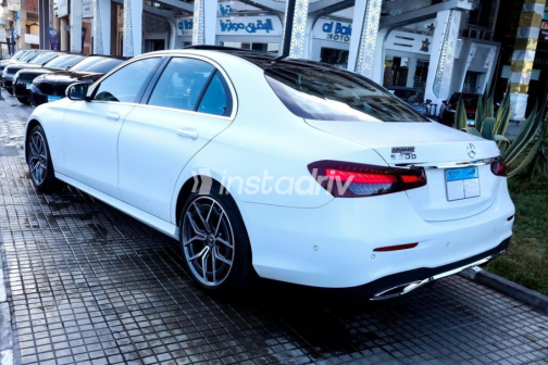 Mercedes E 200 2022 White Automatic Used for Sale in Madinaty - 4