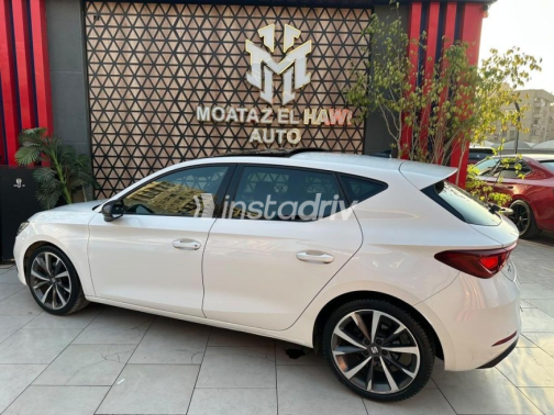 Seat Leon 2021 White Automatic Used for Sale in Cairo - 9