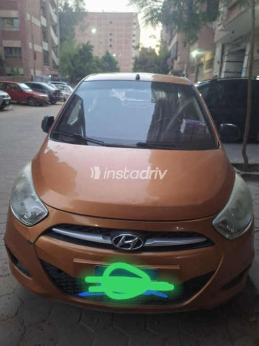 Hyundai I10 2016 Gold Automatic Used for Sale in Cairo - 1