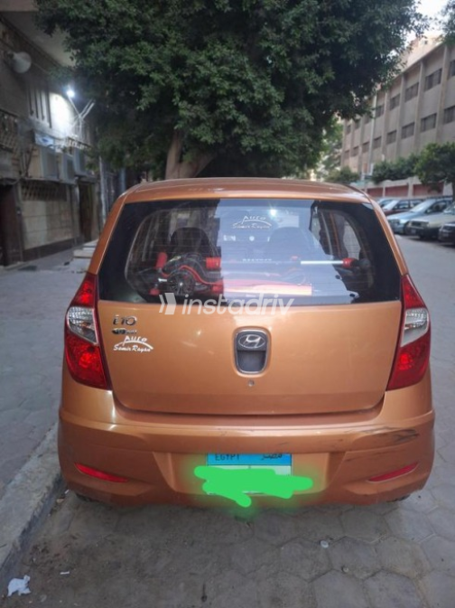 Hyundai I10 2016 Gold Automatic Used for Sale in Cairo - 5