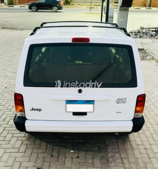Jeep Cherokee 1998 White Automatic Used for Sale in Nasr city - 6