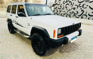 Jeep Cherokee 1998 White Automatic Used for Sale in Nasr city