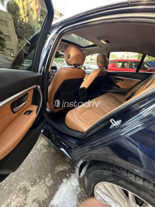 بي ام دبليو 320 2019 أزرق غامق أوتوماتيك مستعملة للبيع في المهندسين - 2