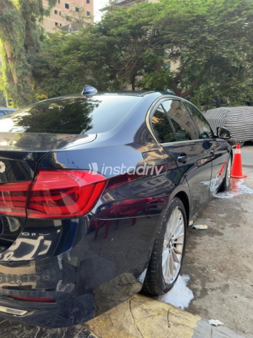 بي ام دبليو 320 2019 أزرق غامق أوتوماتيك مستعملة للبيع في المهندسين - 9