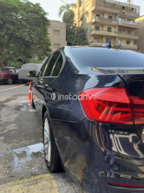 بي ام دبليو 320 2019 أزرق غامق أوتوماتيك مستعملة للبيع في المهندسين - 10