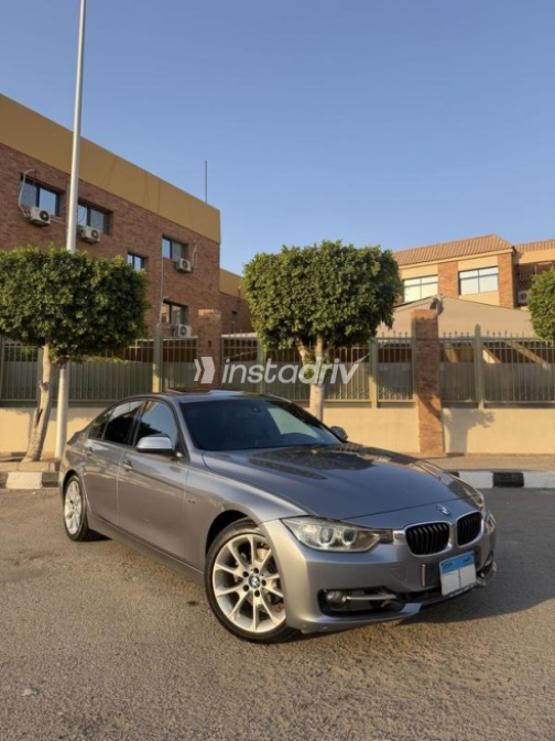 بي ام دبليو 320 2015 فضي أوتوماتيك مستعملة للبيع في مصر الجديدة - 1