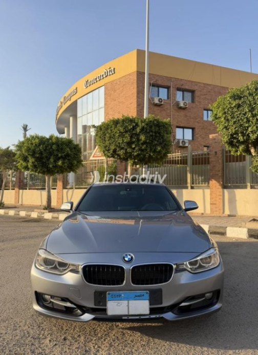 بي ام دبليو 320 2015 فضي أوتوماتيك مستعملة للبيع في مصر الجديدة - 2