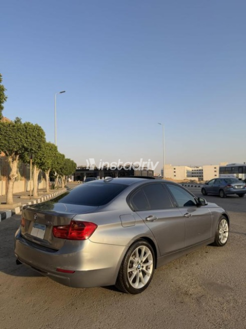 بي ام دبليو 320 2015 فضي أوتوماتيك مستعملة للبيع في مصر الجديدة - 6