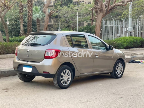 Renault Sandero 2015 Mocha Automatic Used for Sale in Giza - 2