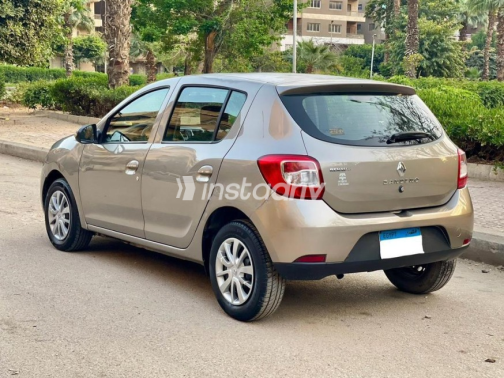 Renault Sandero 2015 Mocha Automatic Used for Sale in Giza - 3