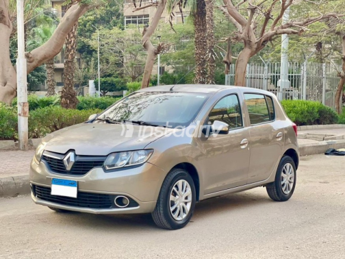 Renault Sandero 2015 Mocha Automatic Used for Sale in Giza - 4