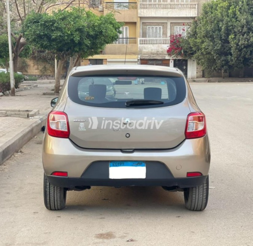 Renault Sandero 2015 Mocha Automatic Used for Sale in Giza - 9