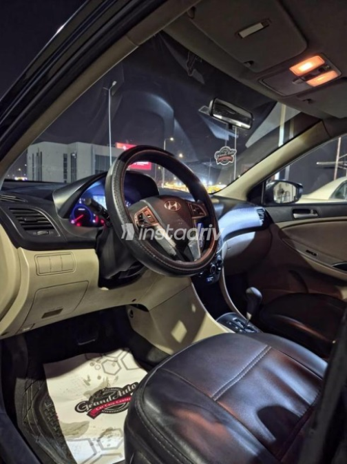 هيونداي اكسنت RB 2015 أسود أوتوماتيك مستعملة للبيع في 6 أكتوبر - 5