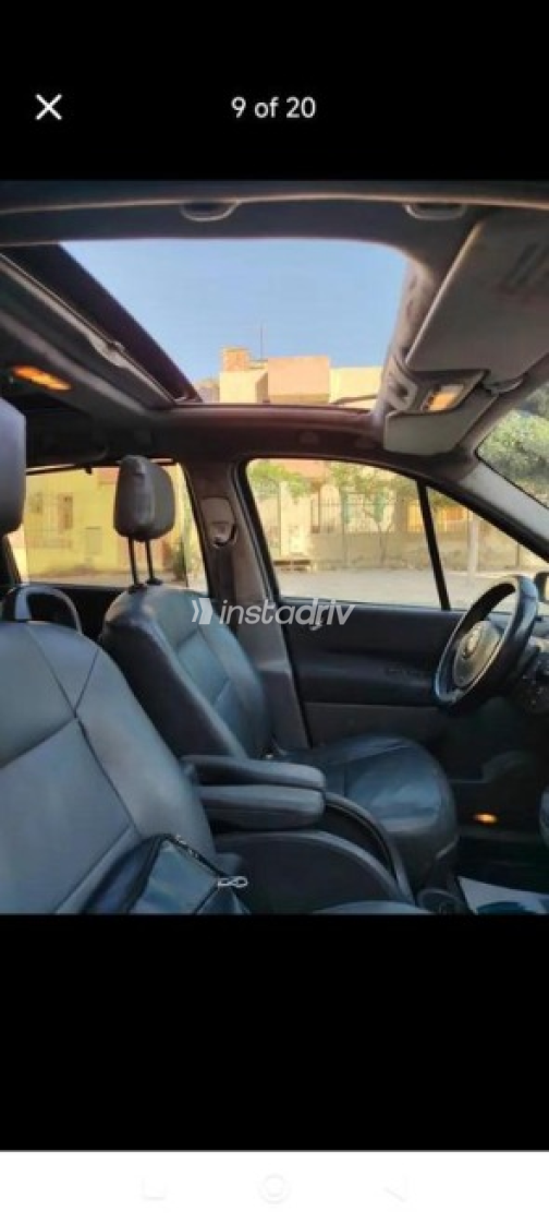 Renault Scenic 2006 Silver Automatic Used for Sale in Pyramids Gardens - 9