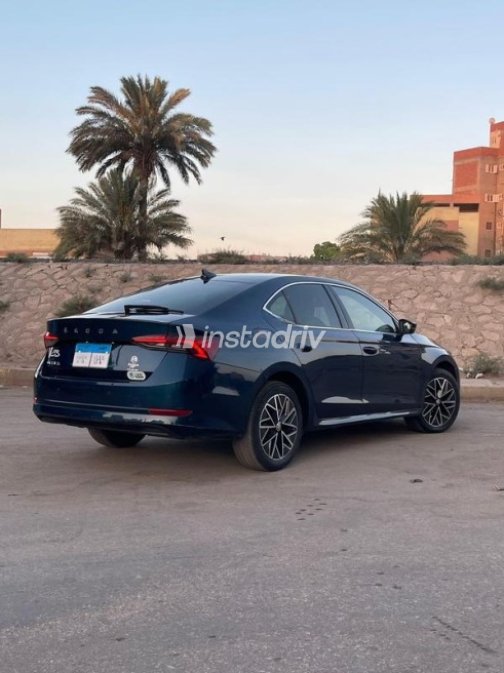 سكودا اوكتافيا 2021 أزرق غامق أوتوماتيك مستعملة للبيع في طنطا - 5