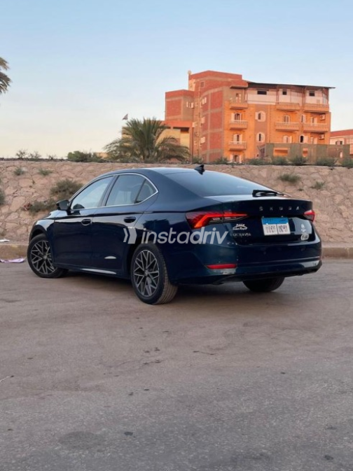 سكودا اوكتافيا 2021 أزرق غامق أوتوماتيك مستعملة للبيع في طنطا - 6