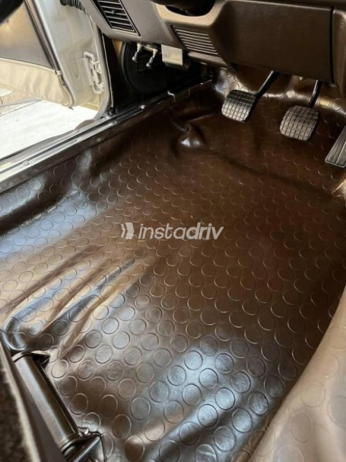 Peugeot 504 1977 White Automatic Used for Sale in Cairo - 2