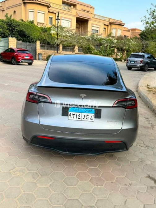تسلا Model Y 2023 رمادي أوتوماتيك مستعملة للبيع في القاهرة - 2