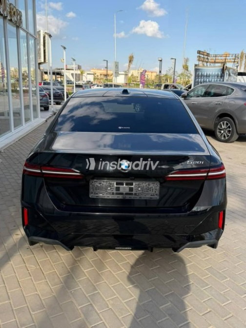 بي ام دبليو 520 2024 أسود أوتوماتيك مستعملة للبيع في الجيزة - 6