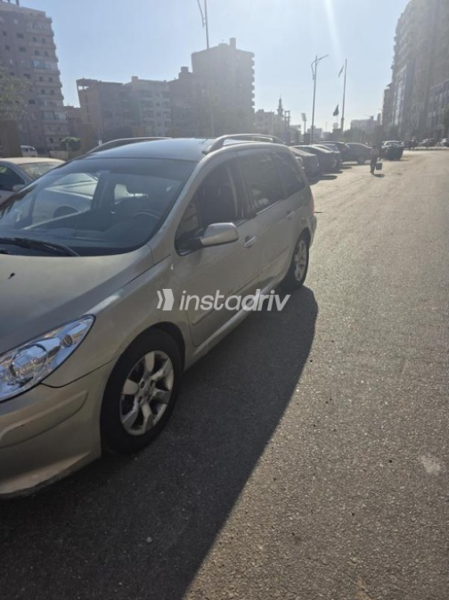 Peugeot 307 2007 Gold Automatic Used for Sale in Banha - 1