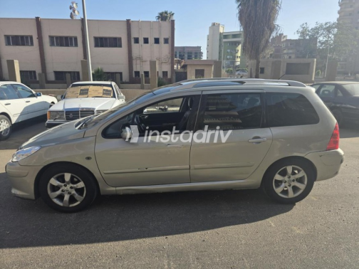 Peugeot 307 2007 Gold Automatic Used for Sale in Banha - 2
