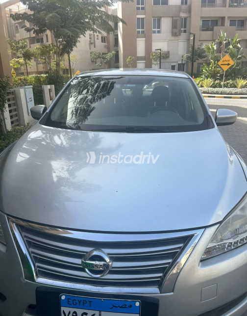 Nissan Sentra 2017 Silver Automatic Used for Sale in Cairo - 2