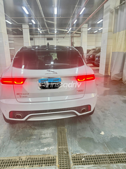 جاكوار E-pace 2020 أبيض أوتوماتيك مستعملة للبيع في القاهرة - 7