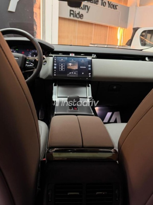 Land Rover Velar 2025 Black Automatic Used for Sale in Greater Cairo ( Cairo + Giza) - 6