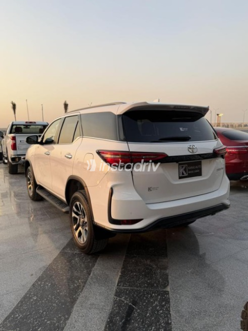 Toyota Fortuner 2025 White Automatic Used for Sale in Cairo - 5