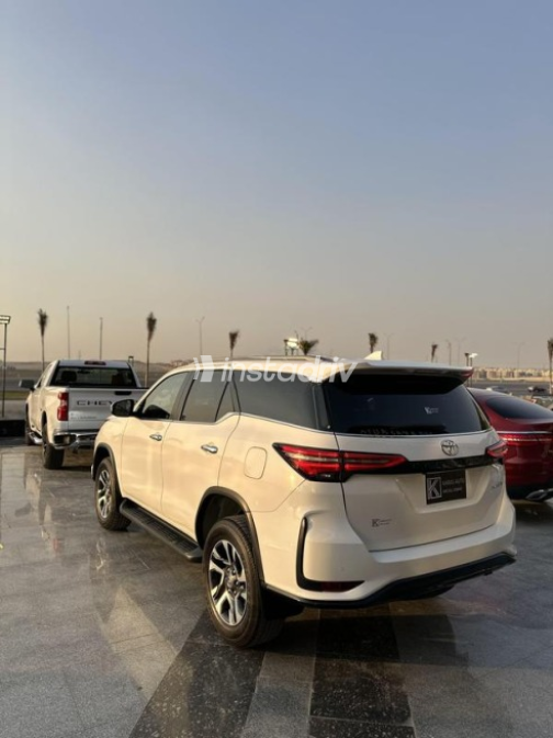 Toyota Fortuner 2025 White Automatic Used for Sale in Cairo - 7
