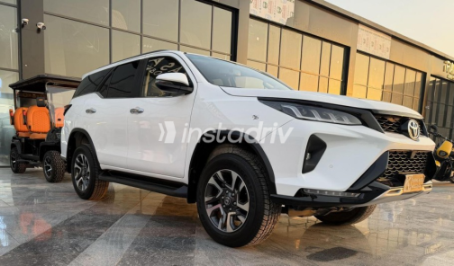 Toyota Fortuner 2025 White Automatic Used for Sale in Cairo - 9