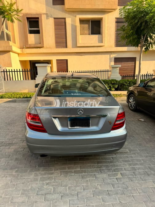Mercedes C 180 2012 Gray Automatic Used for Sale in Cairo - 3