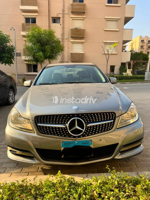Mercedes C 180 2012 Gray Automatic Used for Sale in Cairo - 8