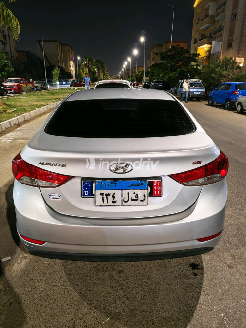 Hyundai Avante 2014 Silver Automatic Used for Sale in Cairo - 2