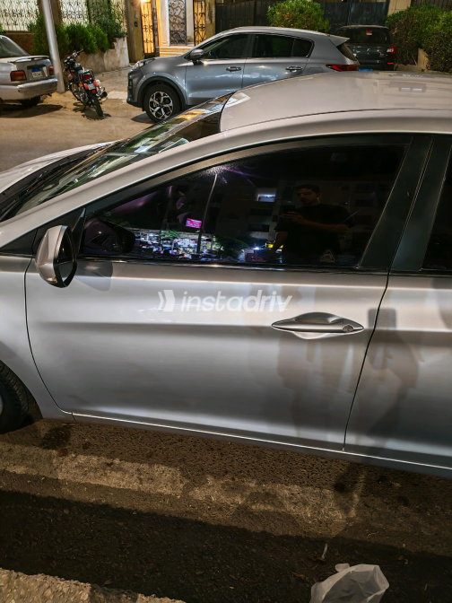 Hyundai Avante 2014 Silver Automatic Used for Sale in Cairo - 5