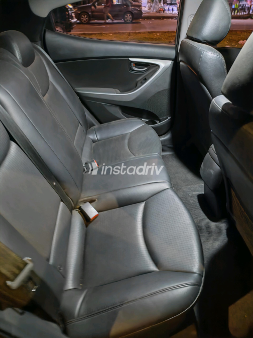 Hyundai Avante 2014 Silver Automatic Used for Sale in Cairo - 9