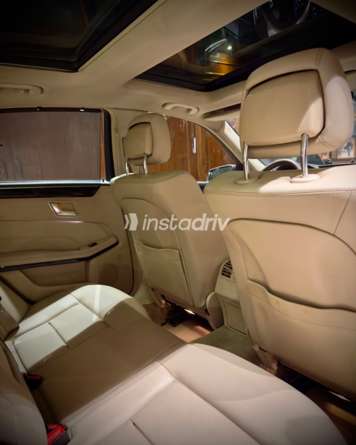 Mercedes E 200 2016 Brown Automatic Used for Sale in Giza - 2