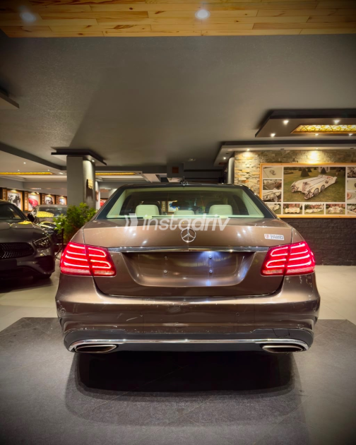 Mercedes E 200 2016 Brown Automatic Used for Sale in Giza - 3