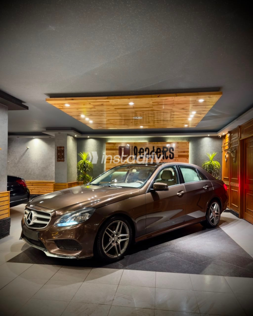 Mercedes E 200 2016 Brown Automatic Used for Sale in Giza - 8