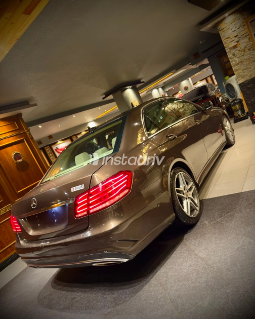 Mercedes E 200 2016 Brown Automatic Used for Sale in Giza - 10